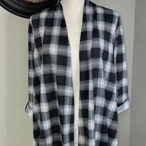 Large women’s 3/4 or long sleeve cardigan. Very lightweight black and white